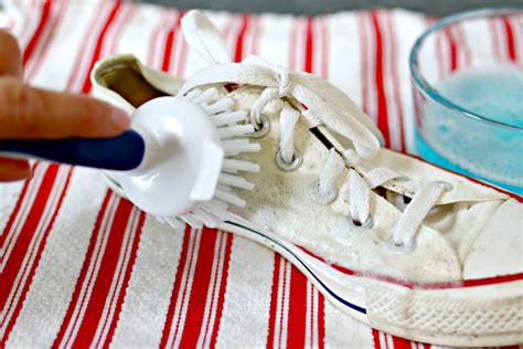 will toothpaste clean canvas shoes